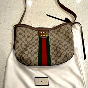 Women Gucci shoulder bag